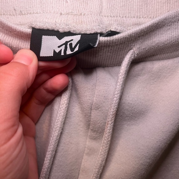 MTV Graphic Beige Shorts Men’s Size XL - Picture 7 of 7